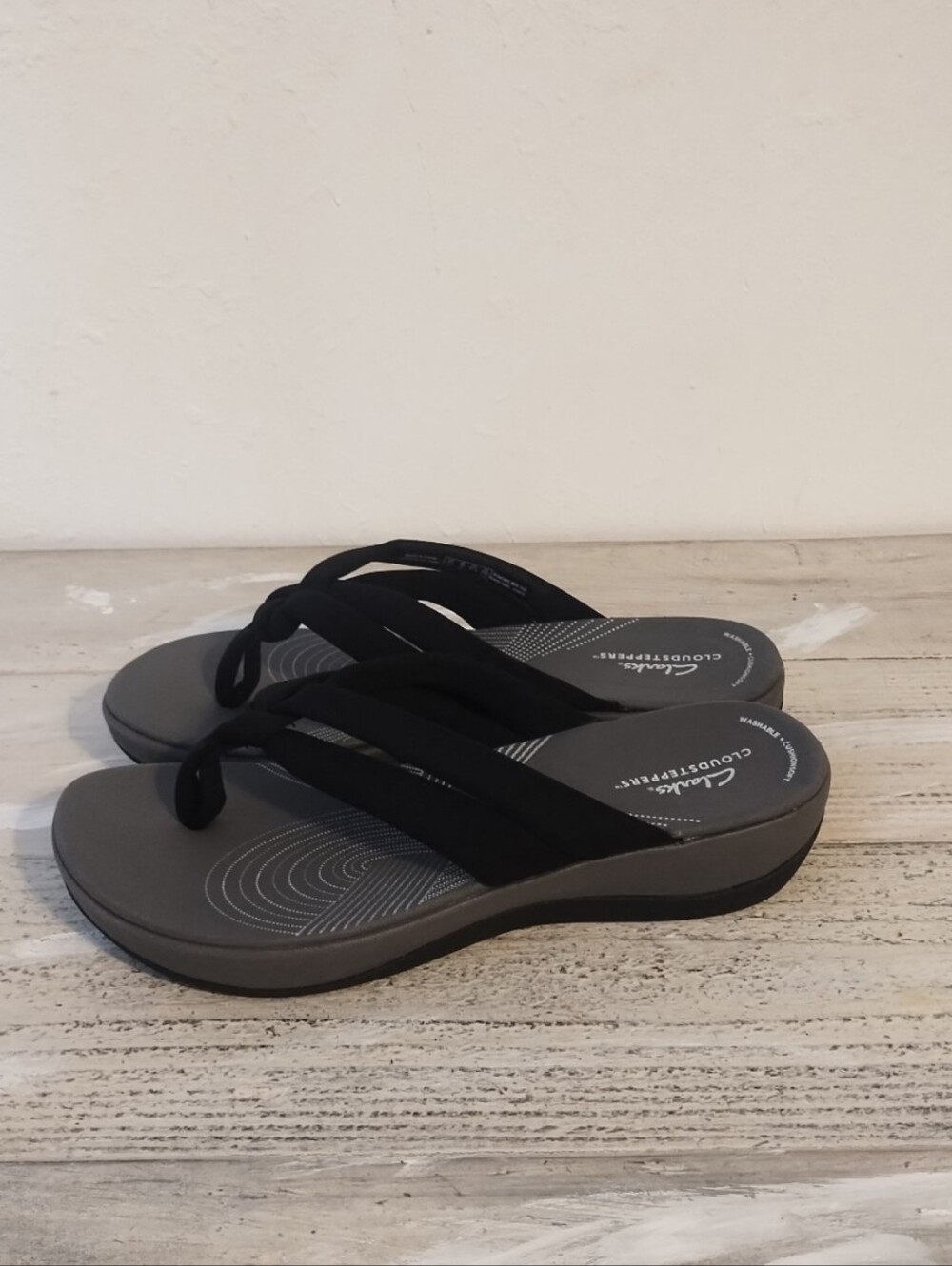 Clarks Cloudsteppers Arla Glison Solid Thong Sandals U.S.A women size 10)